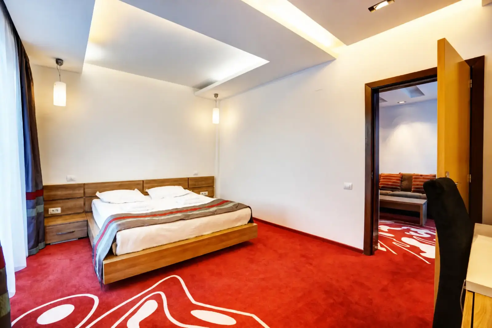 Suite at Hotel Ave Lux with a double bed and an adjoining lounge